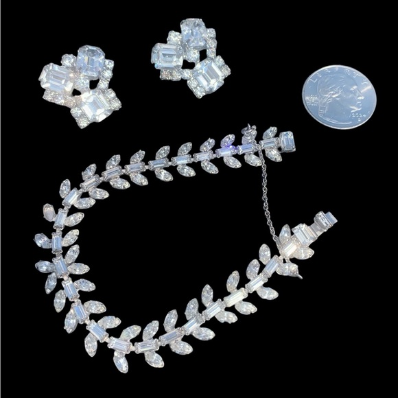 SIGNED Albert WEISS Vintage Clip Earrings  & Bracelet Demi Parure Set - Picture 5 of 12